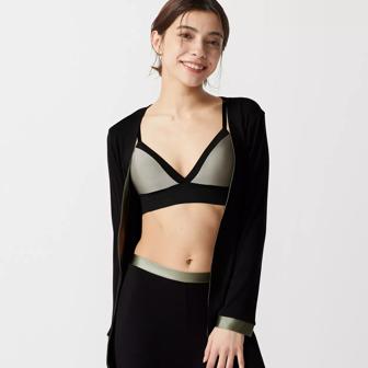 エス バイ スロギー サンデーズ 前あきトップ, ブラック, model