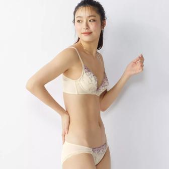 【SALE】夢みるブラ(R) ノンワイヤー スリムライン ノンワイヤーブラジャー ダンシングリリー, ベージュ, model image number 0