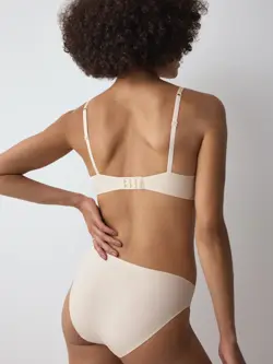 BODY MAKE-UP ESSENTIALS