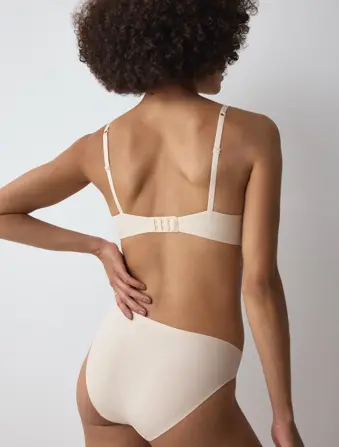 BODY MAKE-UP ESSENTIALS
