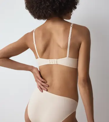 BODY MAKE-UP ESSENTIALS