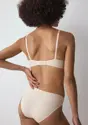 BODY MAKE-UP ESSENTIALS