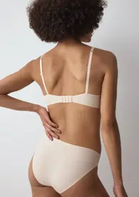 BODY MAKE-UP ESSENTIALS