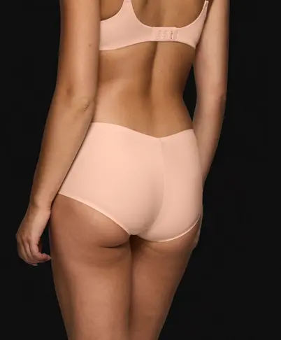 BODY MAKE-UP ILLUSION