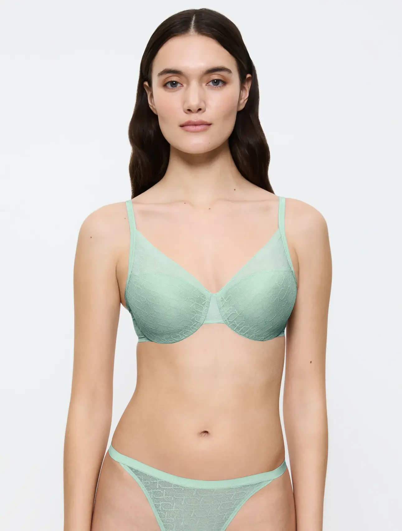 TRIUMPH SIGNATURE SHEER