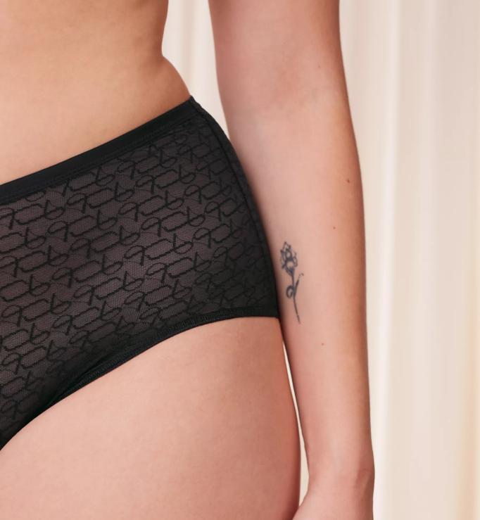 TRIUMPH SIGNATURE SHEER