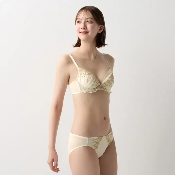 Daily AMOSTYLE デコルテビューティーブラ ブラ＆ショーツセット マイジュエリー, ホワイト, model image number 3