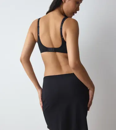 BODY MAKE-UP
