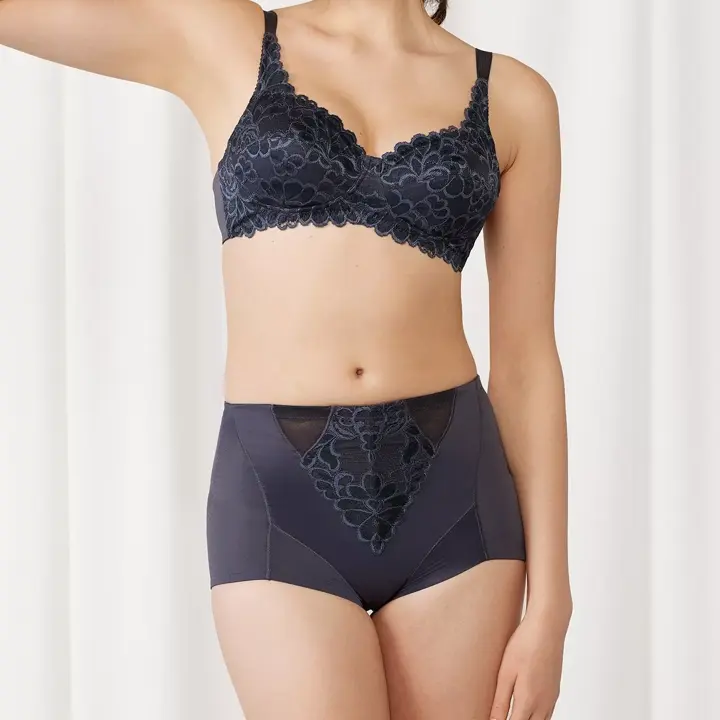 トリンプストーリー607 ノンワイヤーブラジャー, グレー, model image number 1